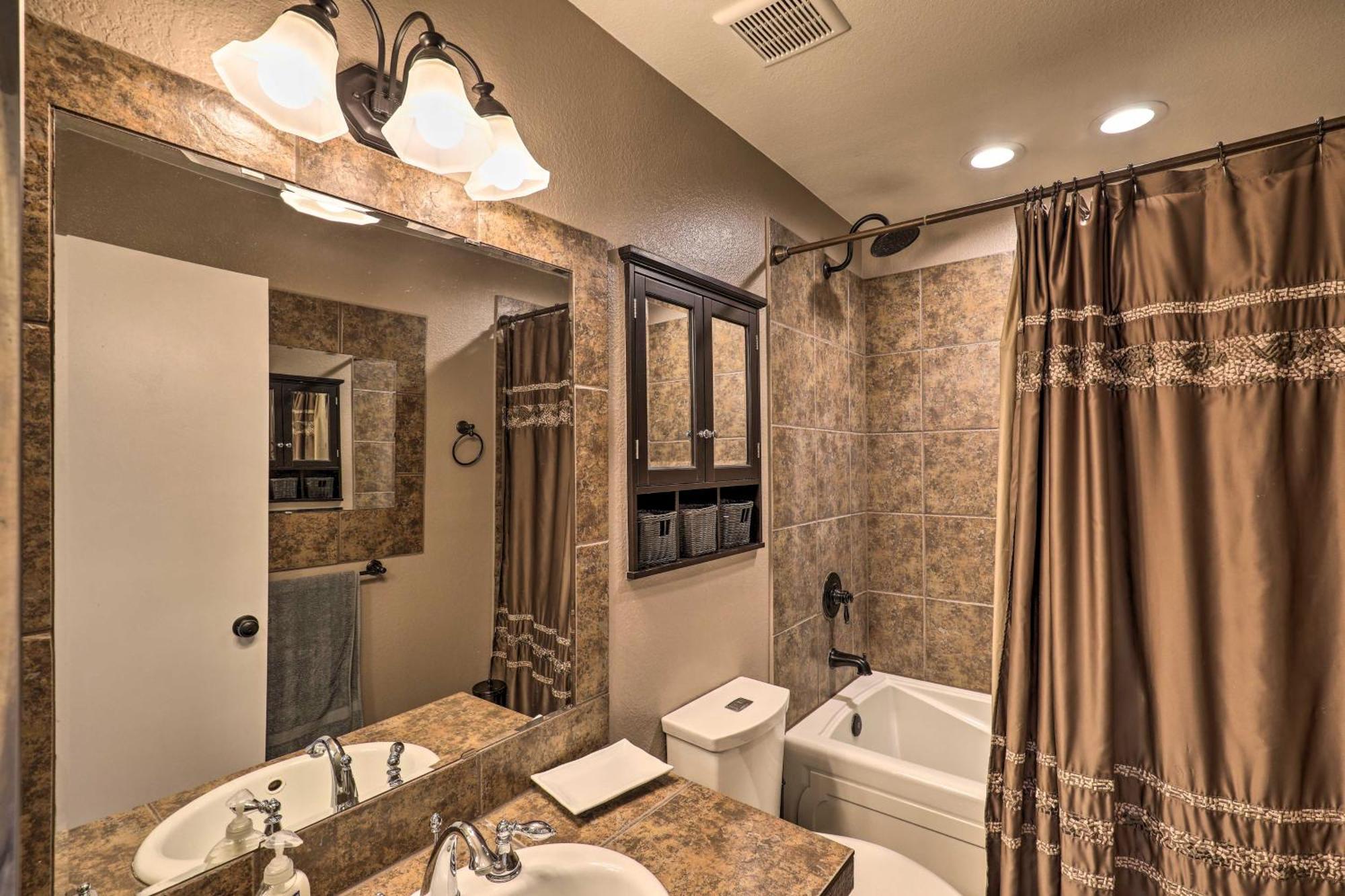 East Tucson House With Private Backyard And Fire Pit Villa Bagian luar foto