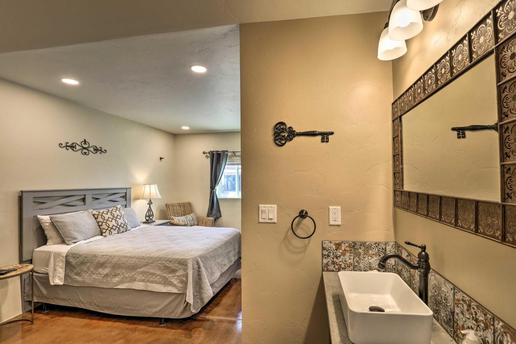 East Tucson House With Private Backyard And Fire Pit Villa Bagian luar foto
